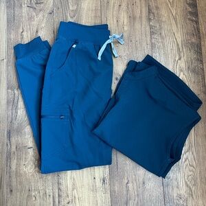 Dark harbor scrub set